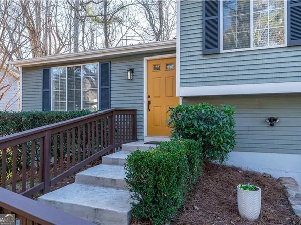 6734 Graves Mill Dr, Norcross, GA 30093