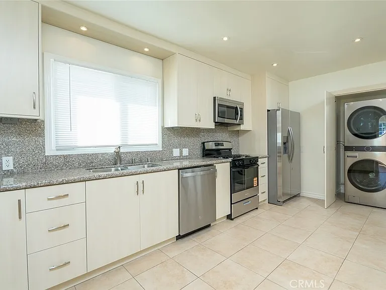 2111 N Verdugo Rd — Photo 20