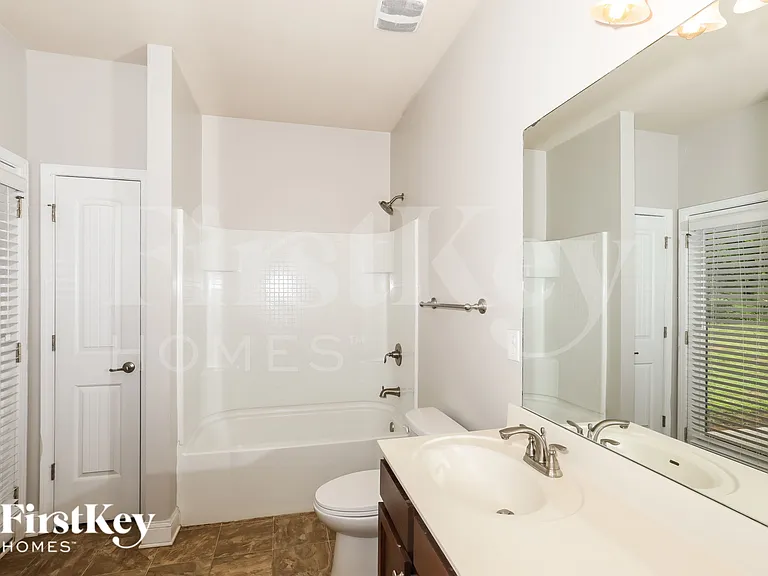 1000 Yorkshire Dr — Photo 17