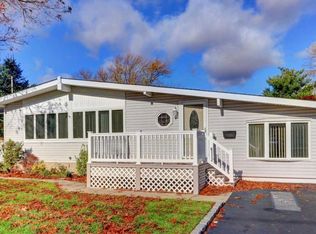 8 Peter Rd, Ronkonkoma, NY 11779