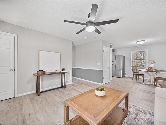 4th image of 238 Holly Pine St