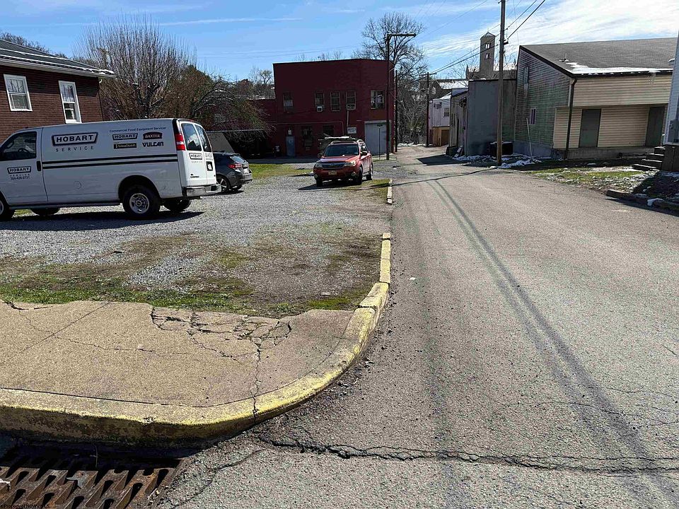 2nd image of 119 1/2 1st St