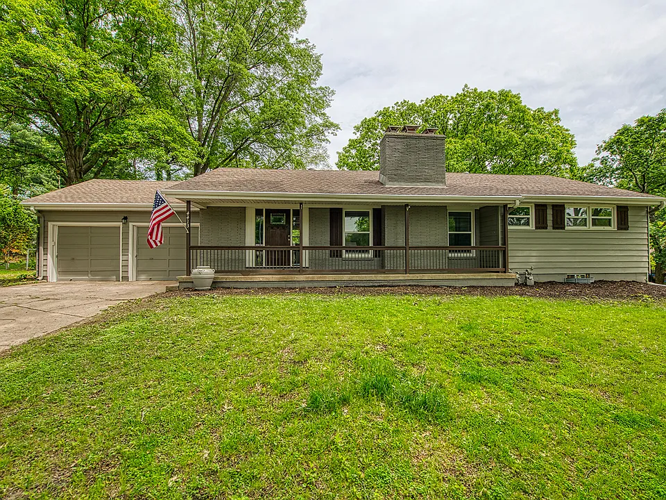 4413 N Grand Ave