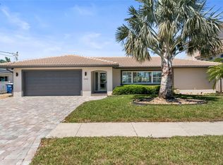 340 Palm Is NE, Clearwater, FL 33767