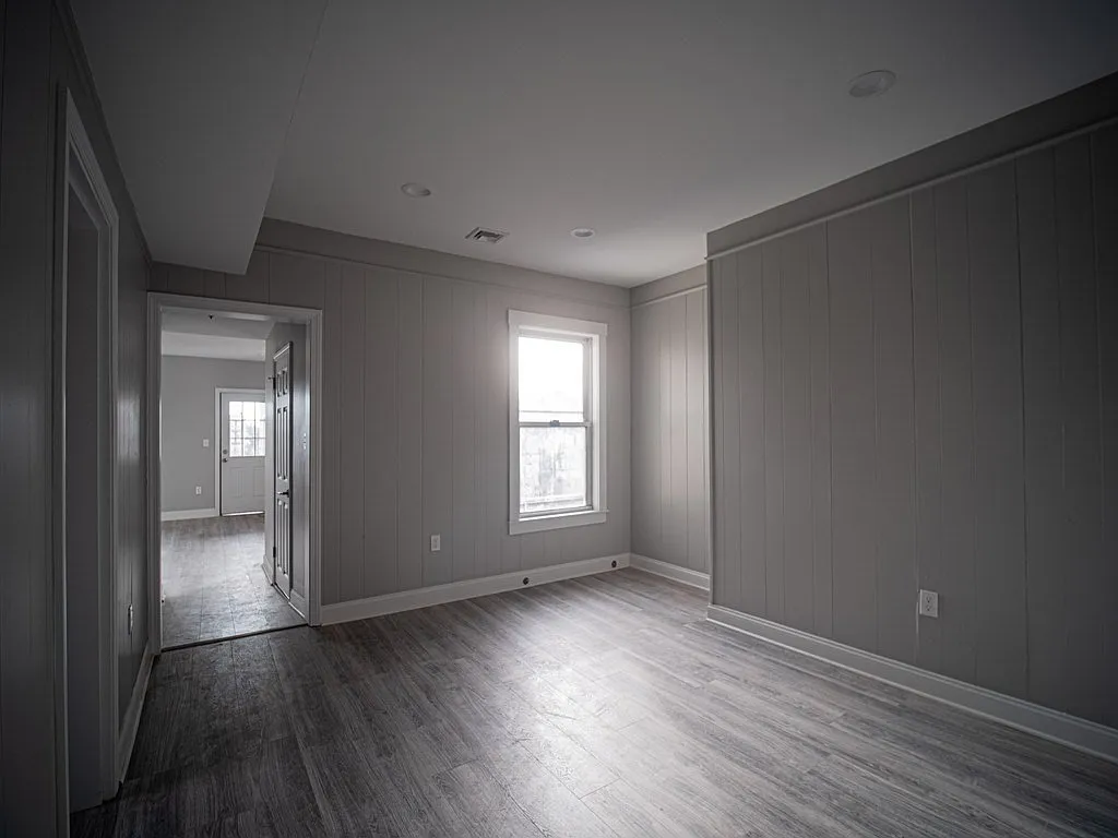 Building Photo - 143 London St #2