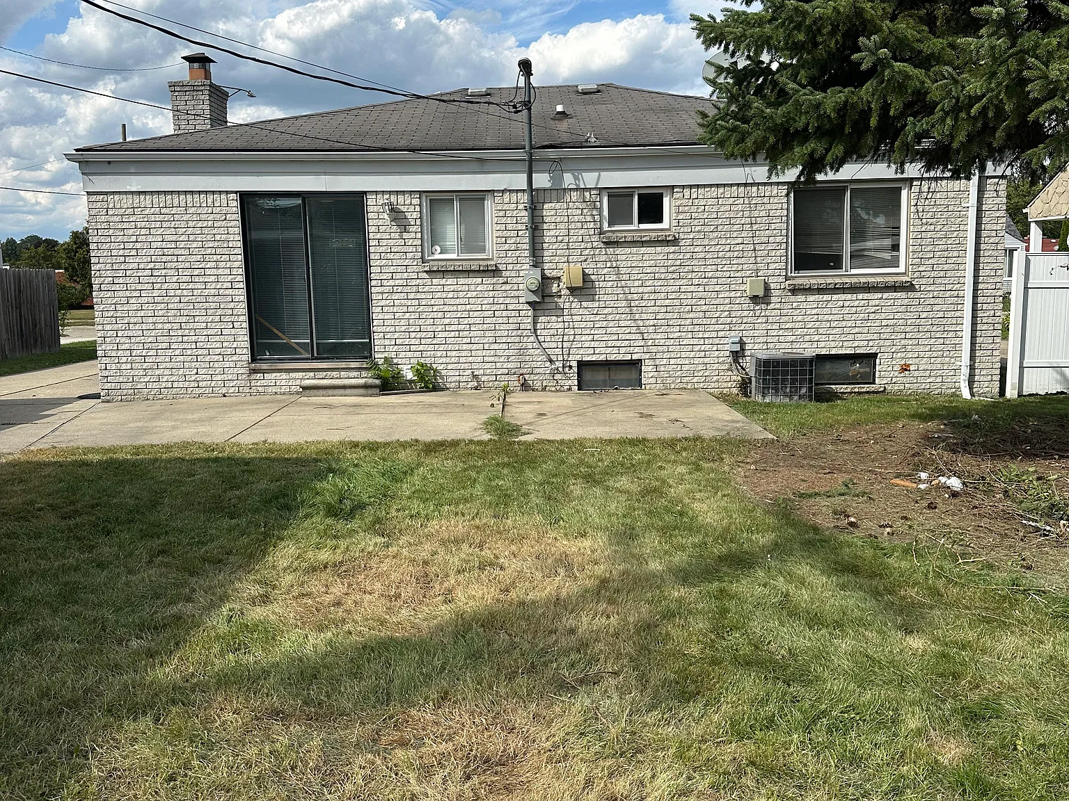 18252 Brohl St — Photo 2