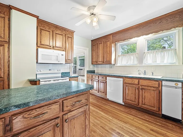 932 Woodrow Ave — Photo 78