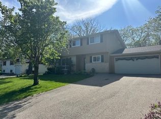 3115 Greenleaf Dr, Wonder Lake, IL 60097