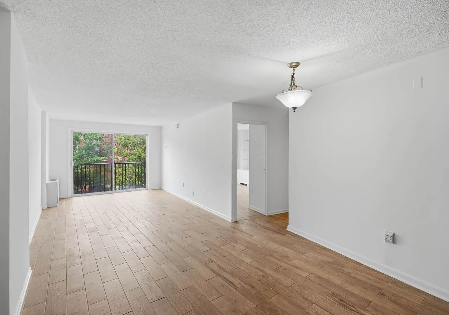 Logan Circle Condo | 1 Bed | 1 Bath | 600 Sf | 2 Juliet Balconies — Photo 1