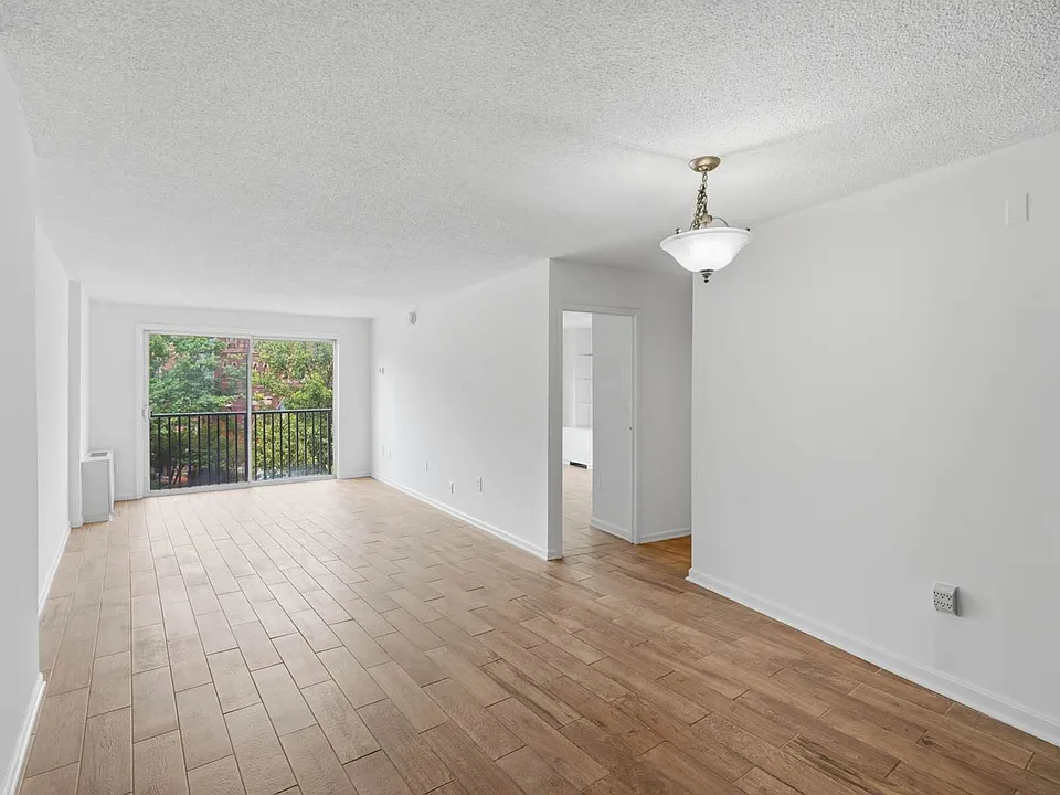 1239 Vermont Ave NW #404