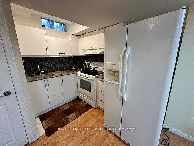 16 Royal Chapin Cres — Photo 9