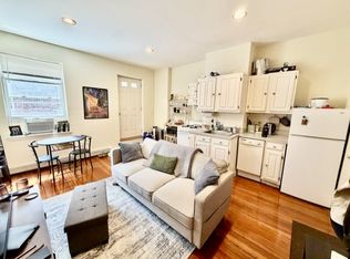 24 Hull St APT 2R, Boston, MA 02113