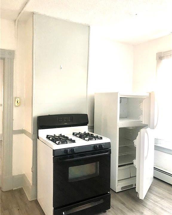 2nd image of 21 Elliott St #3