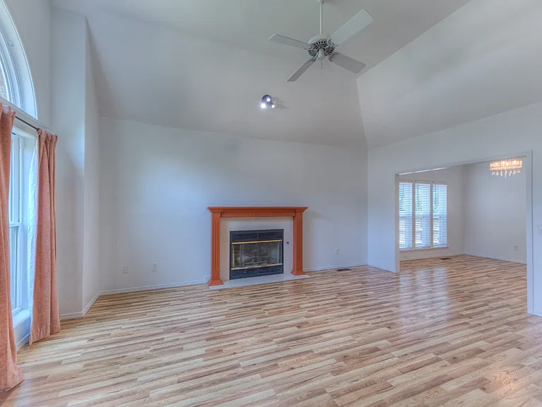 9215 S Erie Ave — Photo 3