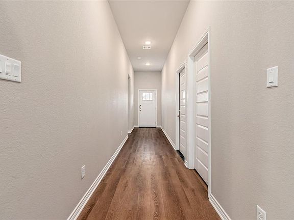 4th image of 1903 Cambria Dr
