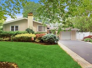 3 Fuller St, Dix Hills, NY 11746