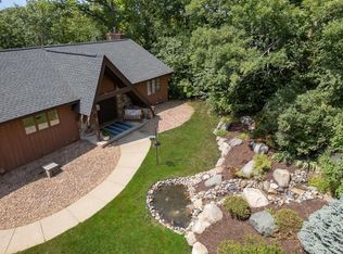 335 Pineview Ln N, Plymouth, MN 55441