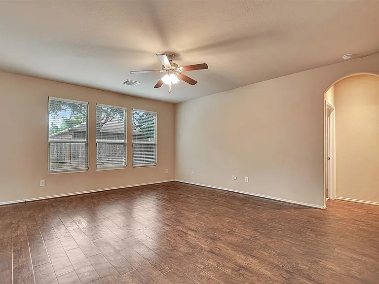 11426 Noble Ct — Photo 8