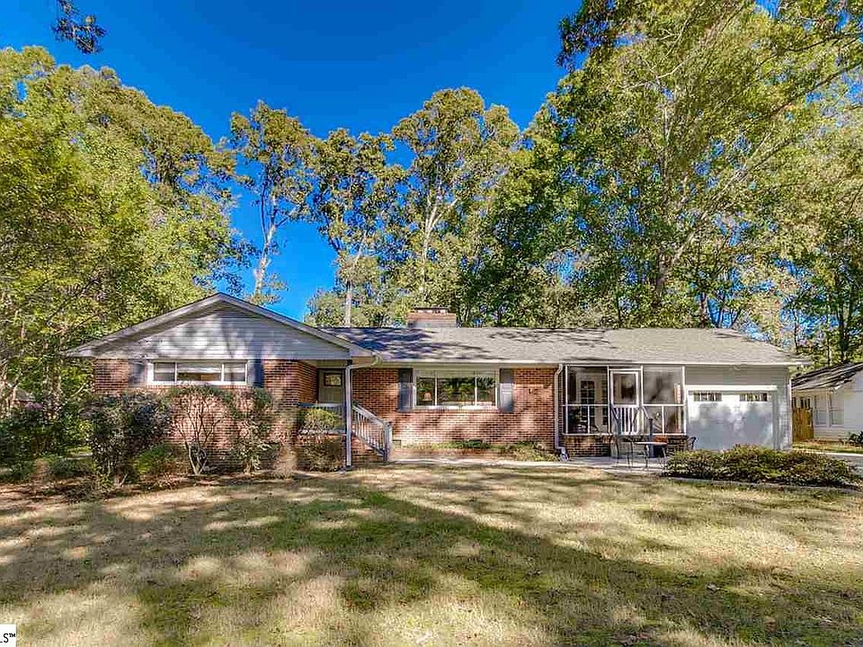 1st image of 16 Windemere Dr