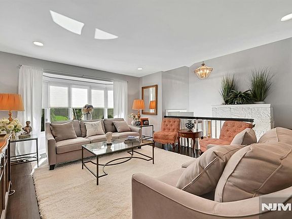 4th image of 106 Pascack Avenue