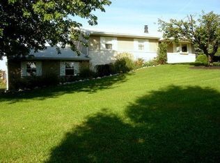 6165 Oakwood Ln, Slatington, PA 18080