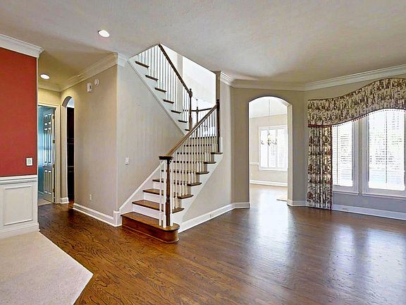 3rd image of 205 E Kari Ct