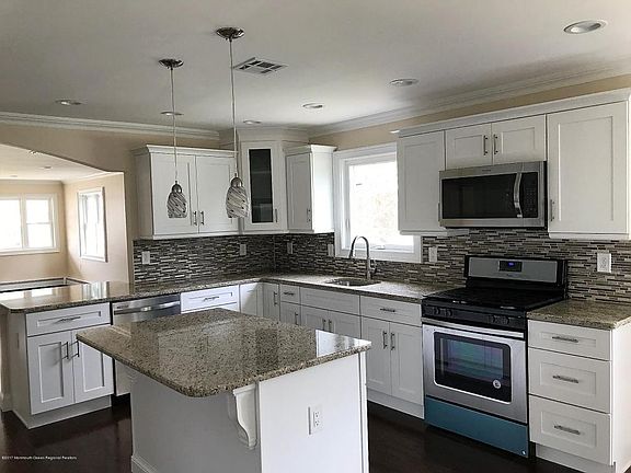 2nd image of 102 Paradise Blvd