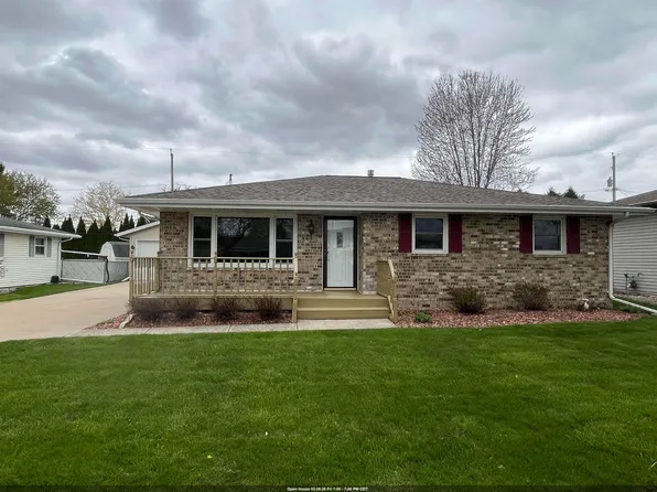 512 Jeffrey St, Combined Locks, WI 54113