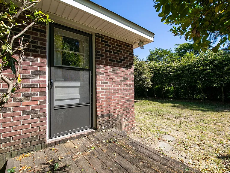 941 Evergreen Ave — Photo 46