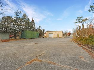 675 Flanders Rd, Riverhead, NY 11901