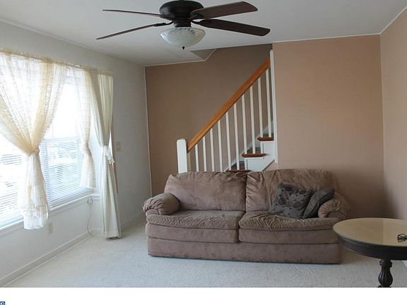 4th image of 309 N Railroad St
