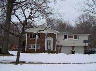 11 Little Brook Ln, Monroe Township, NJ 08831