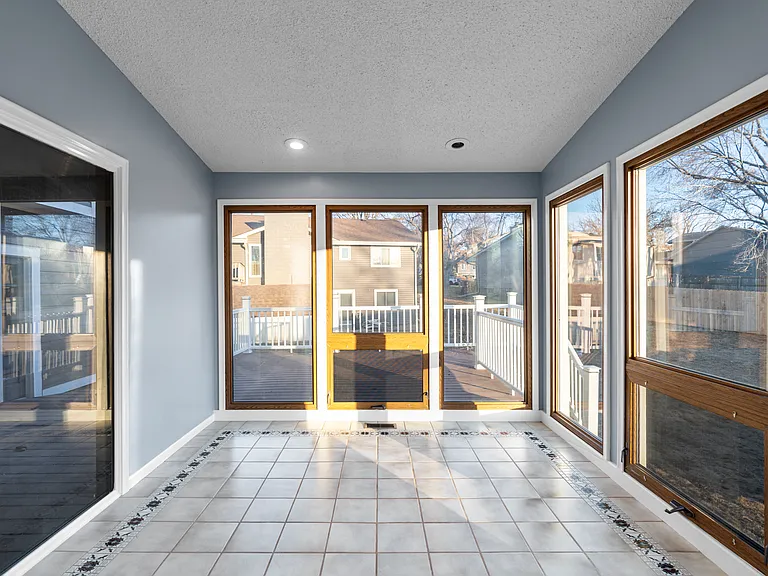 15111 Farnam Cir — Photo 10