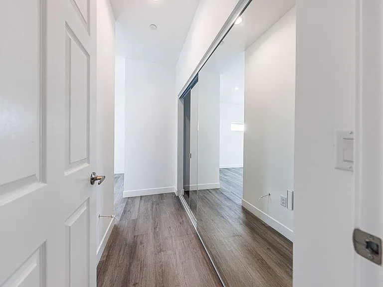 3015 Alsace Ave — Photo 93