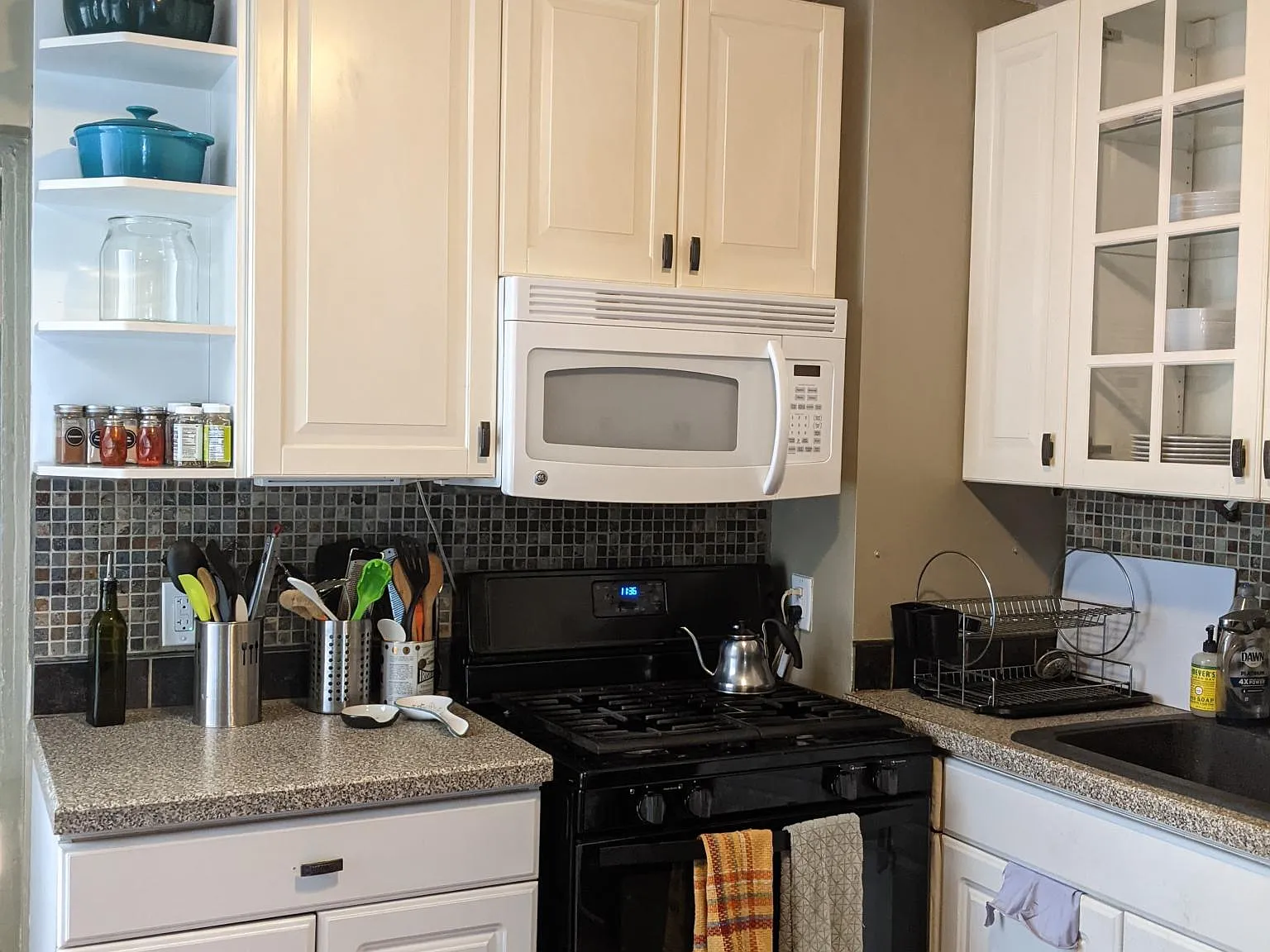 3 bed, 2.5 bath, 2103 sqft, $2,910 — Photo 4