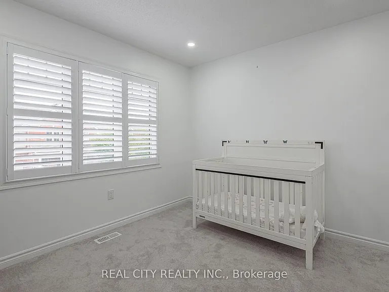 306 Gillett Point N — Photo 25