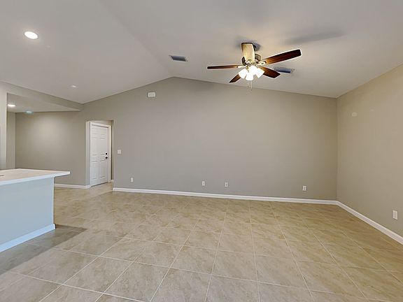 5th image of 1931 SW Castinet Ln