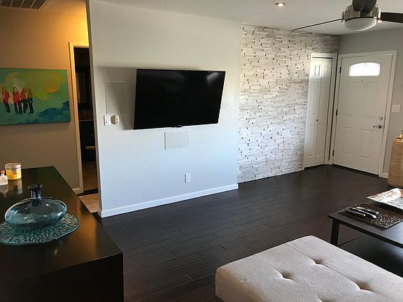 3rd image of 902 Figueroa St