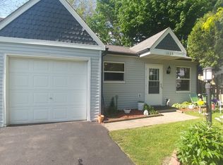 1235 Pond Point Rd, Woodstock, IL 60098