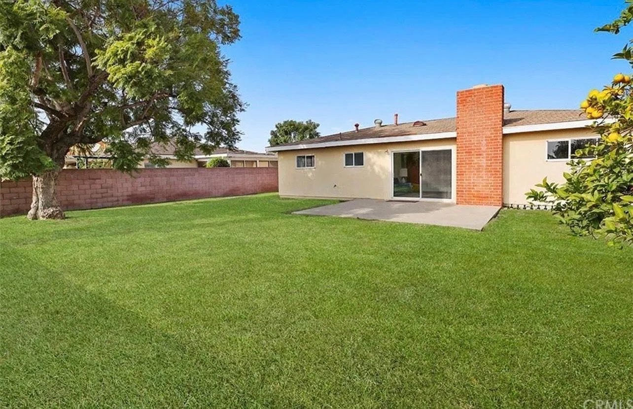 3 bed, 1201 sqft, $3,500 — Photo 3