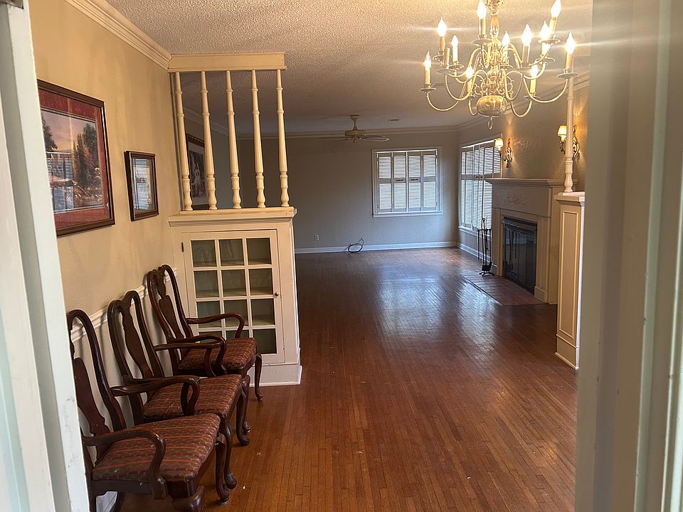 2nd image of 5600 Collins Ln