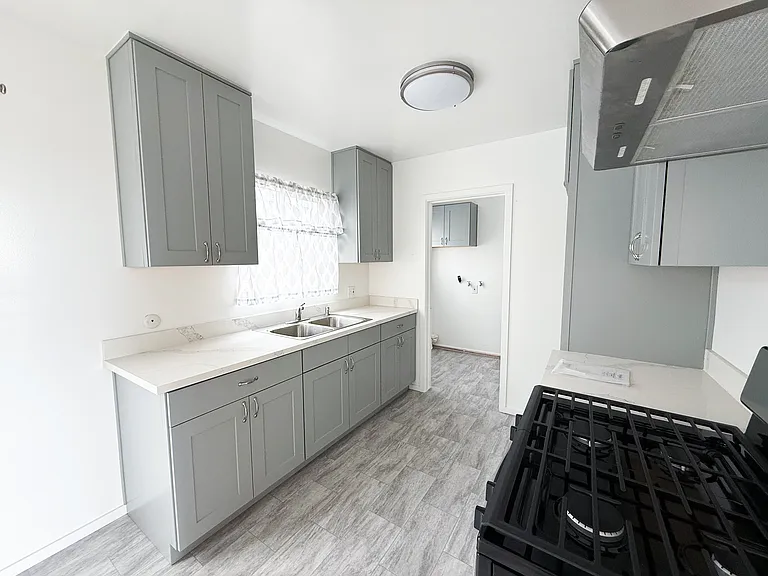 1252 W 25th St #2 — Photo 5