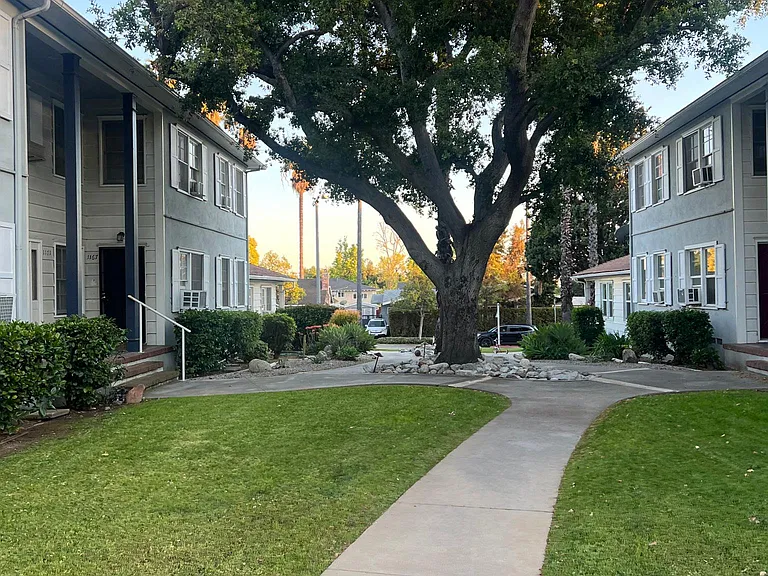1137 E Washington Blvd — Photo 3