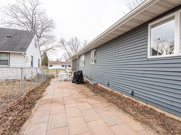3rd image of 842 4th St W