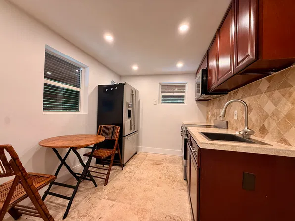 656 Manor Dr, Boynton Beach, FL