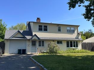 61 Friendly Rd, Hicksville, NY 11801