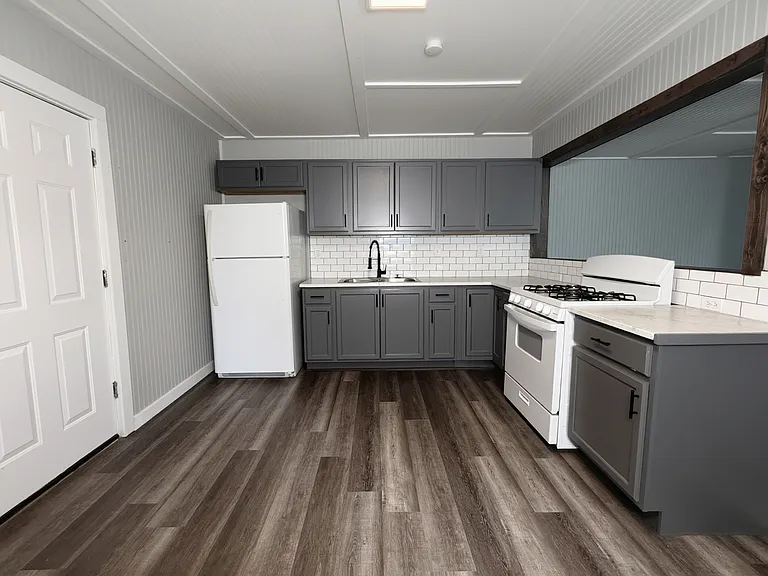 1016 W Crawford St — Photo 8