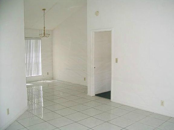 3rd image of 9450 Dunhill Dr
