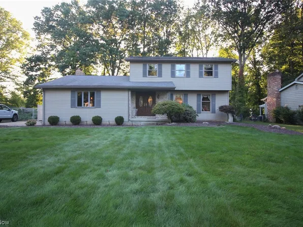 828 Squirrel Hill Dr, Youngstown, OH 44512