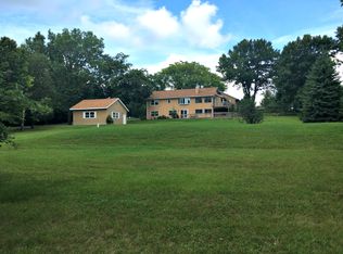 W7191 Oak Ridge Ct, Poynette, WI 53955